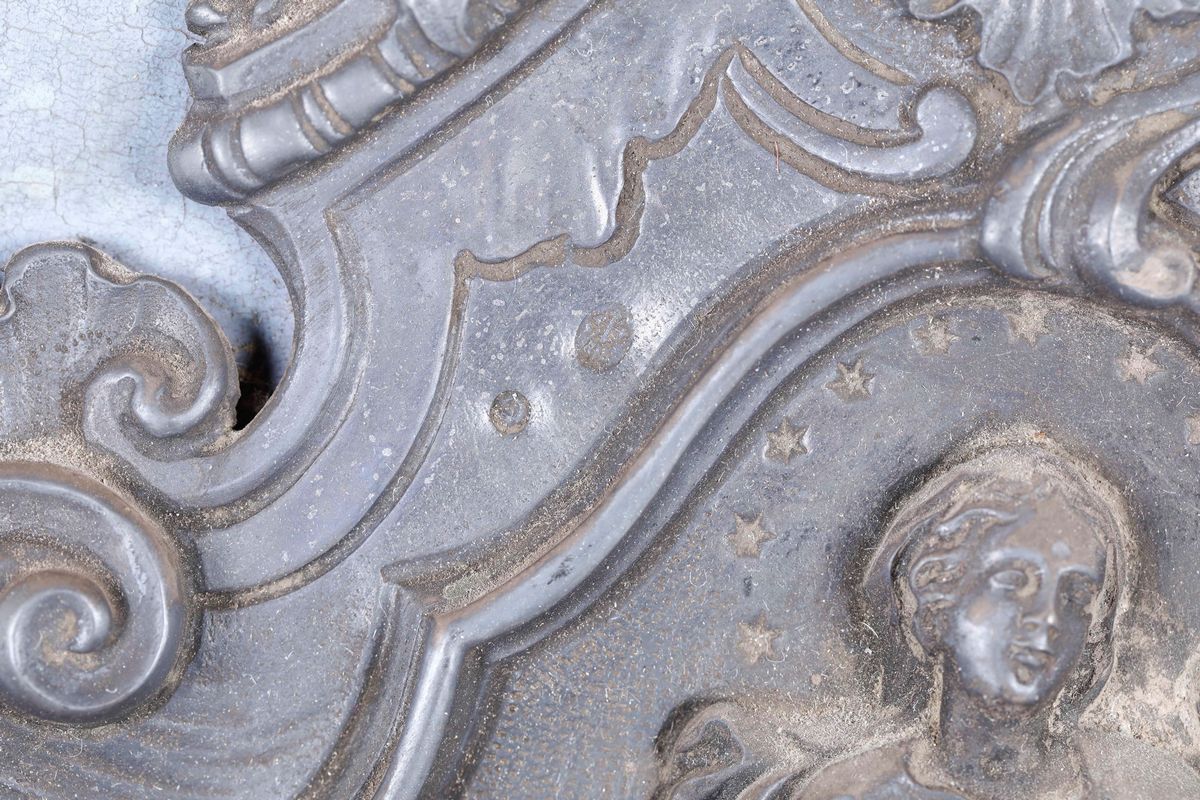 Acquasantiera in Argento Sbalzato e Cesellato Raffigurante Vergine Immacolata Entro Cornice Ovale...