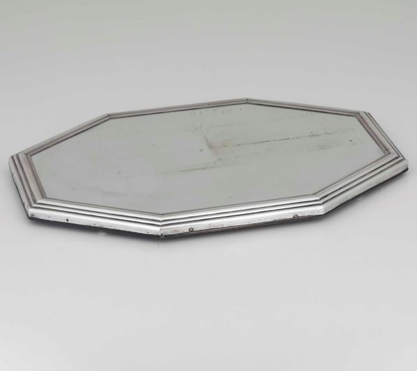 Presentoire con specchio e bordi in argento. Italia XX secolo
