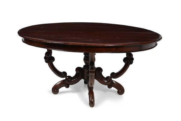 Tavolo rotondo in legno intagliato, XIX secolo