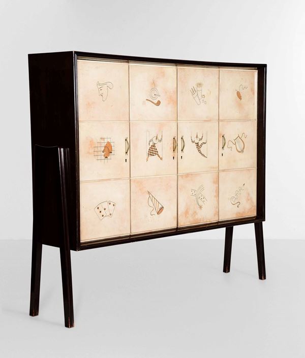 Mobile contenitore bar con struttura e sostegni in legno, ante rivestite in pergamena decorata.