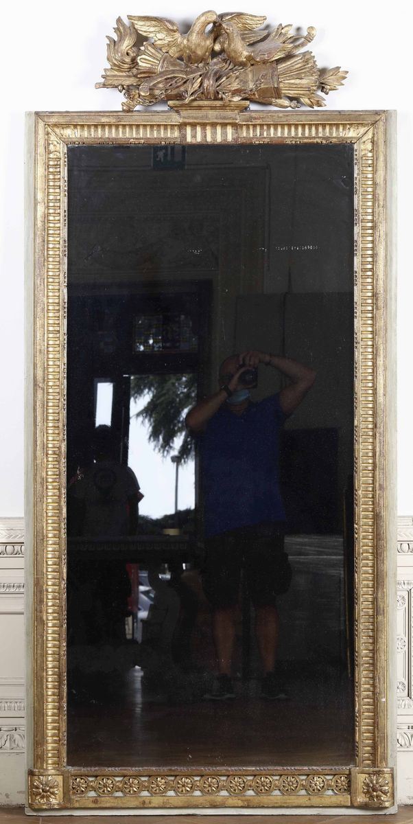 Specchiera Luigi XVI in legno intagliato e dorato, XVIII-XIX secolo  - Asta Asta a Tempo | Antiquariato Ottobre - Cambi Casa d'Aste