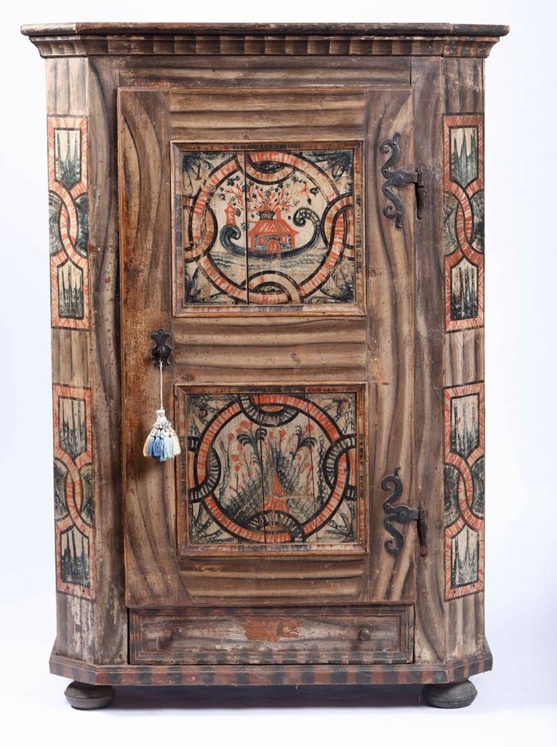 Piccolo armadio in legno tenero dipinto. Alto Veneto, XIX secolo  - Auction Fine Art September | Timed Auction - Cambi Casa d'Aste