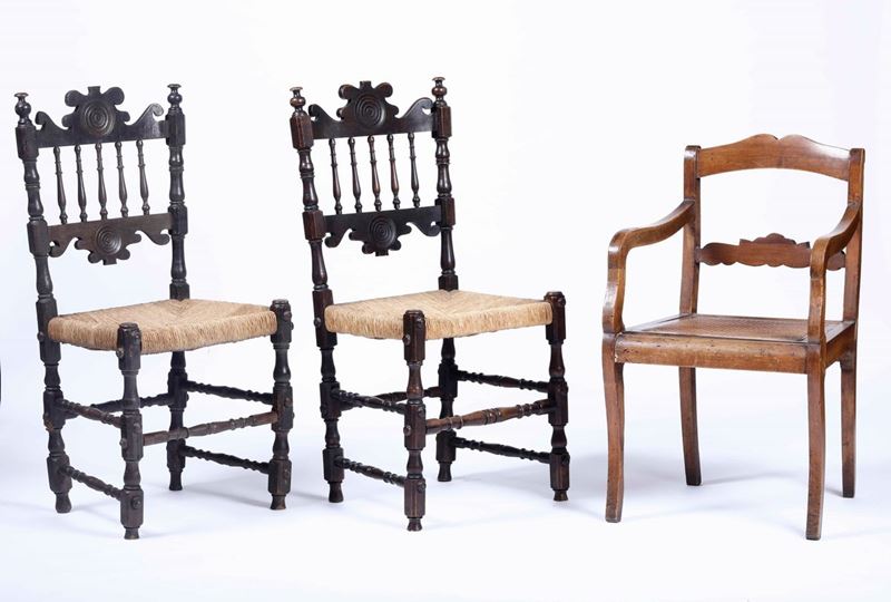 Lotto di due sedie a rocchetto in legno scurito ricoperta in paglia e di una poltrona in noce. XVIII e XIX secolo  - Asta Antiquariato Settembre | Asta a Tempo - Cambi Casa d'Aste