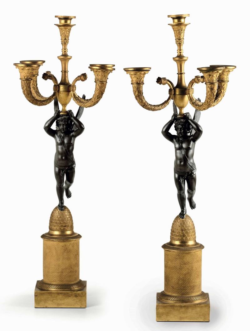 Coppia di candelabri in bronzo dorato e patinato a cinque fiamme con putti alati. Francia, periodo Carlo X  - Auction Important Artworks and Furniture - Cambi Casa d'Aste