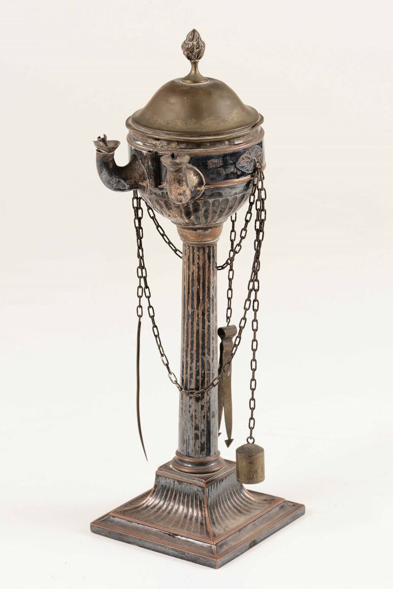 Lucerna in metallo argentato con colonna scanalata. Roma, XIX secolo  - Auction Fine Art September | Timed Auction - Cambi Casa d'Aste
