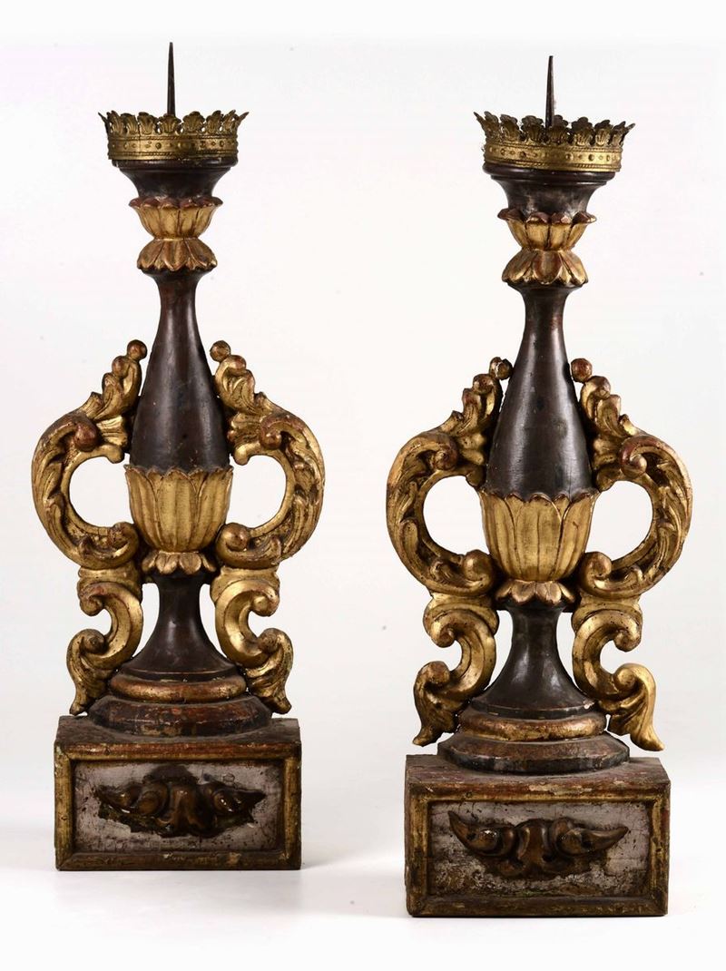 Coppia di reggiceri in legno dipinto e dorato. Italia centrale, XIX secolo  - Auction Fine Art September | Timed Auction - Cambi Casa d'Aste