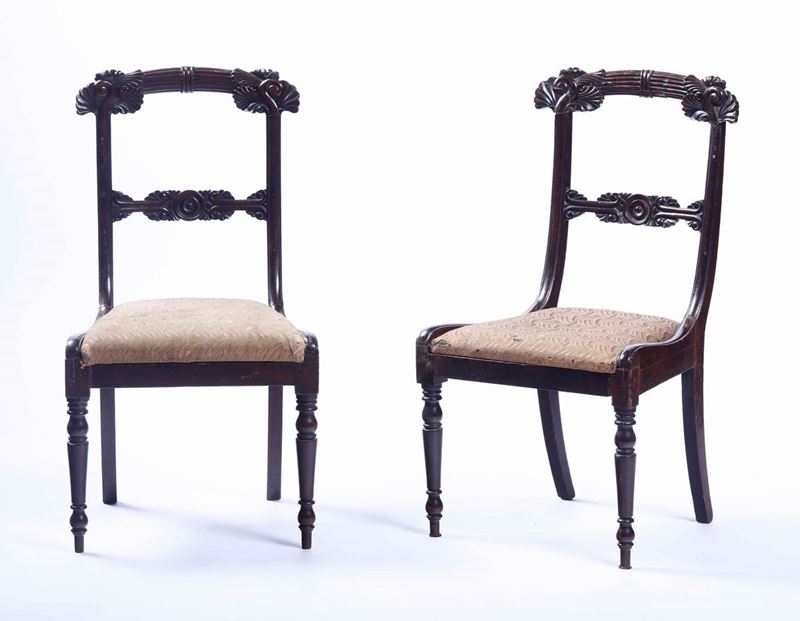 Coppia di sedie in mogano con schienali intagliati. XIX secolo  - Asta Antiquariato Settembre | Asta a Tempo - Cambi Casa d'Aste