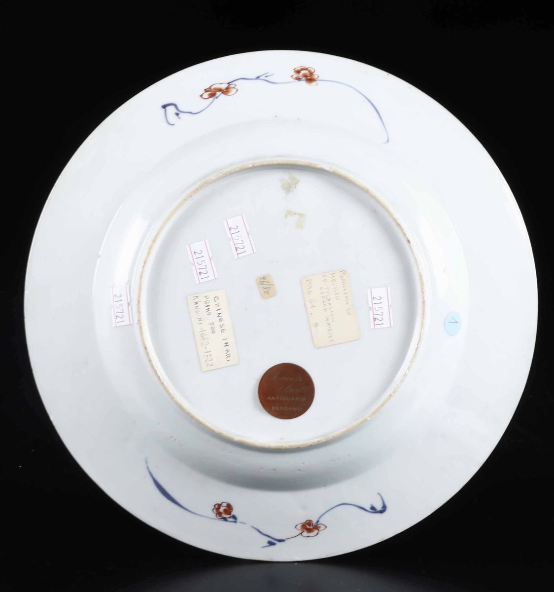 Piatto in Porcellana Imari con Decoro di Uccellino tra i Rami, Cina, Dinastia Qing, Epoca Yongzhe...