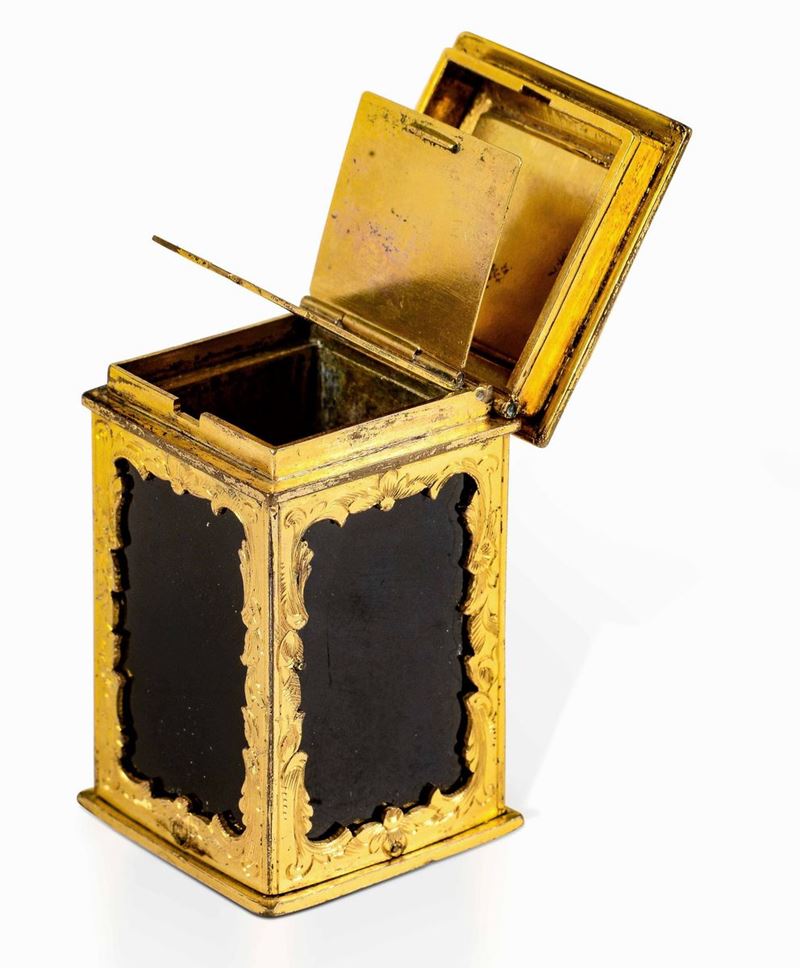 Scrigno in bronzo dorato e rame inciso. Manifattura del XVIII secolo  - Auction Collectors' Silvers - I - Cambi Casa d'Aste