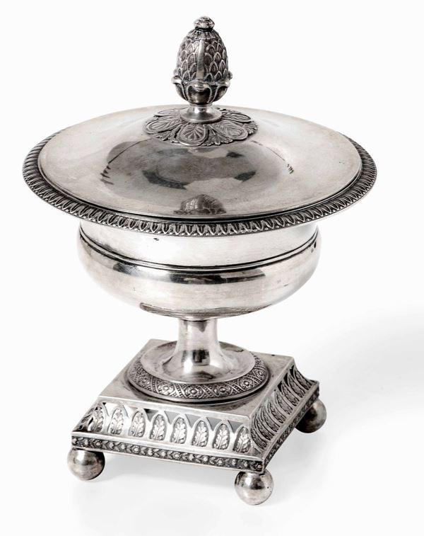 Coppa con coperchio in argento, Milano XIX secolo