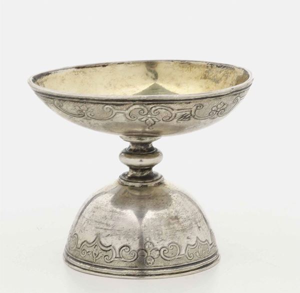 Piccola saliera in argento con coppetta ovale e base a semisfera. Germania (?) XVIII-XIX secolo