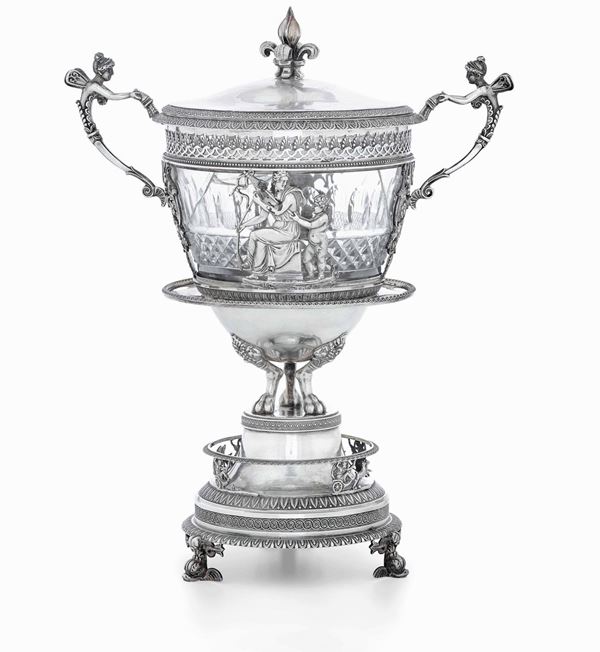 Coppa con coperchio in argento primo titolo fuso, sbalzato e cesellato. Parigi XIX secolo. Argentiere FranÃ§ois Durand (1792 - 1874)