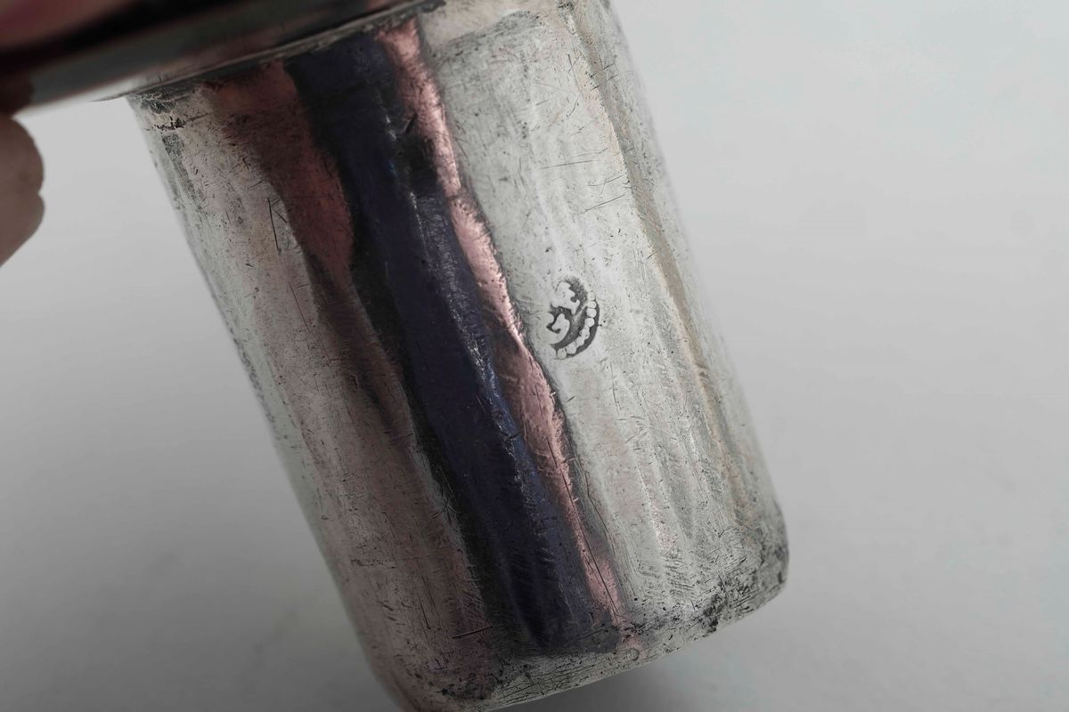 Coppia di Candelieri in Argento Sbalzato e Cesellato. Torino Fine del XVIII Secolo. Saggiatore Gi...