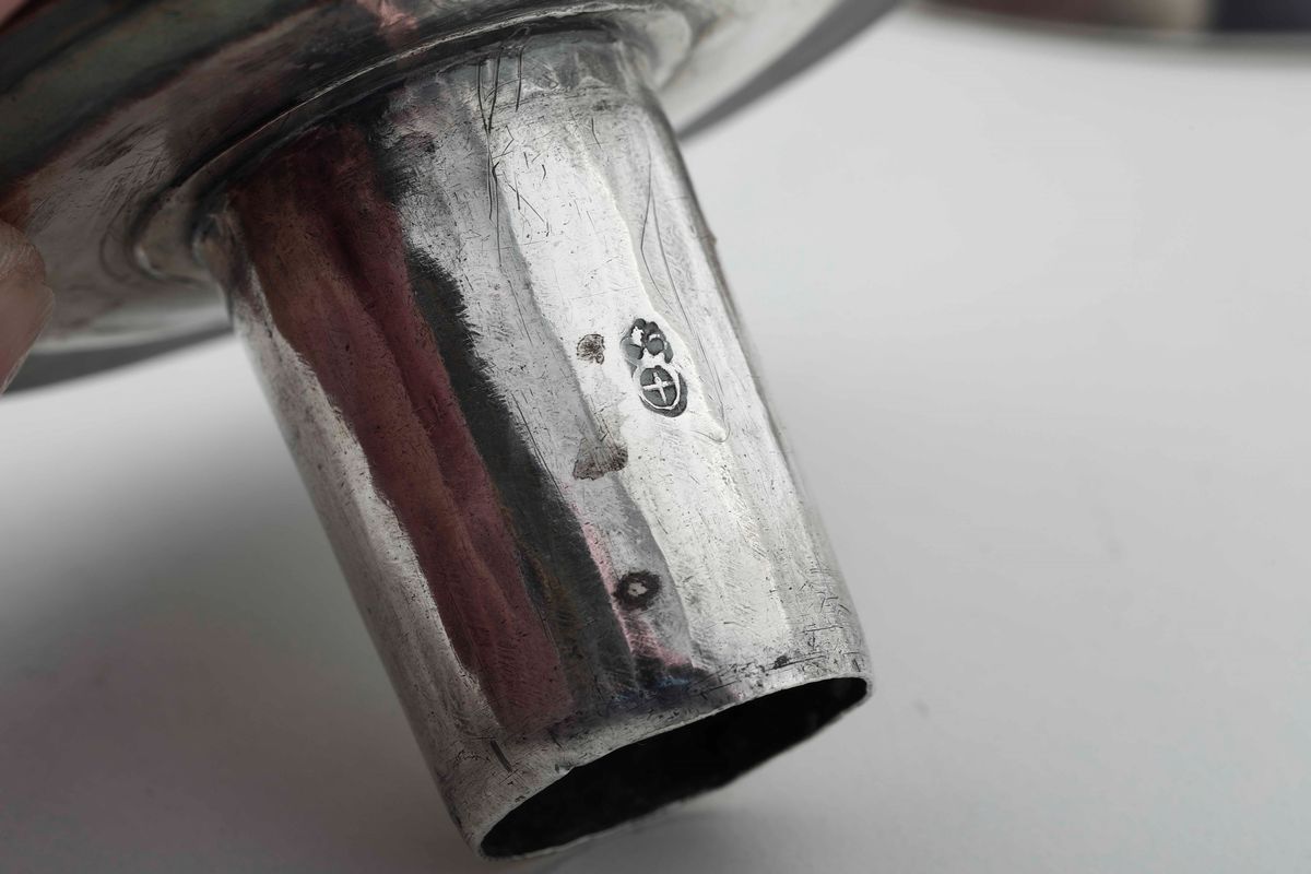 Coppia di Candelieri in Argento Sbalzato e Cesellato. Torino Fine del XVIII Secolo. Saggiatore Gi...