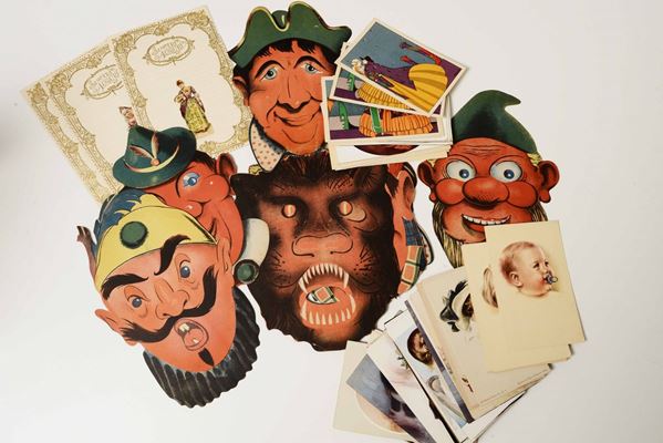 60 cartoline della prima metà del XX secolo di soggetti diversi e 5 biglietti di auguri e 15 maschere di Carnevale della metà del XX secolo