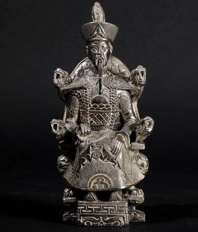 Figura di Saggio Seduto su Trono in Lamina Metallica Parzialmente Dorata, Cina, XX Secolo