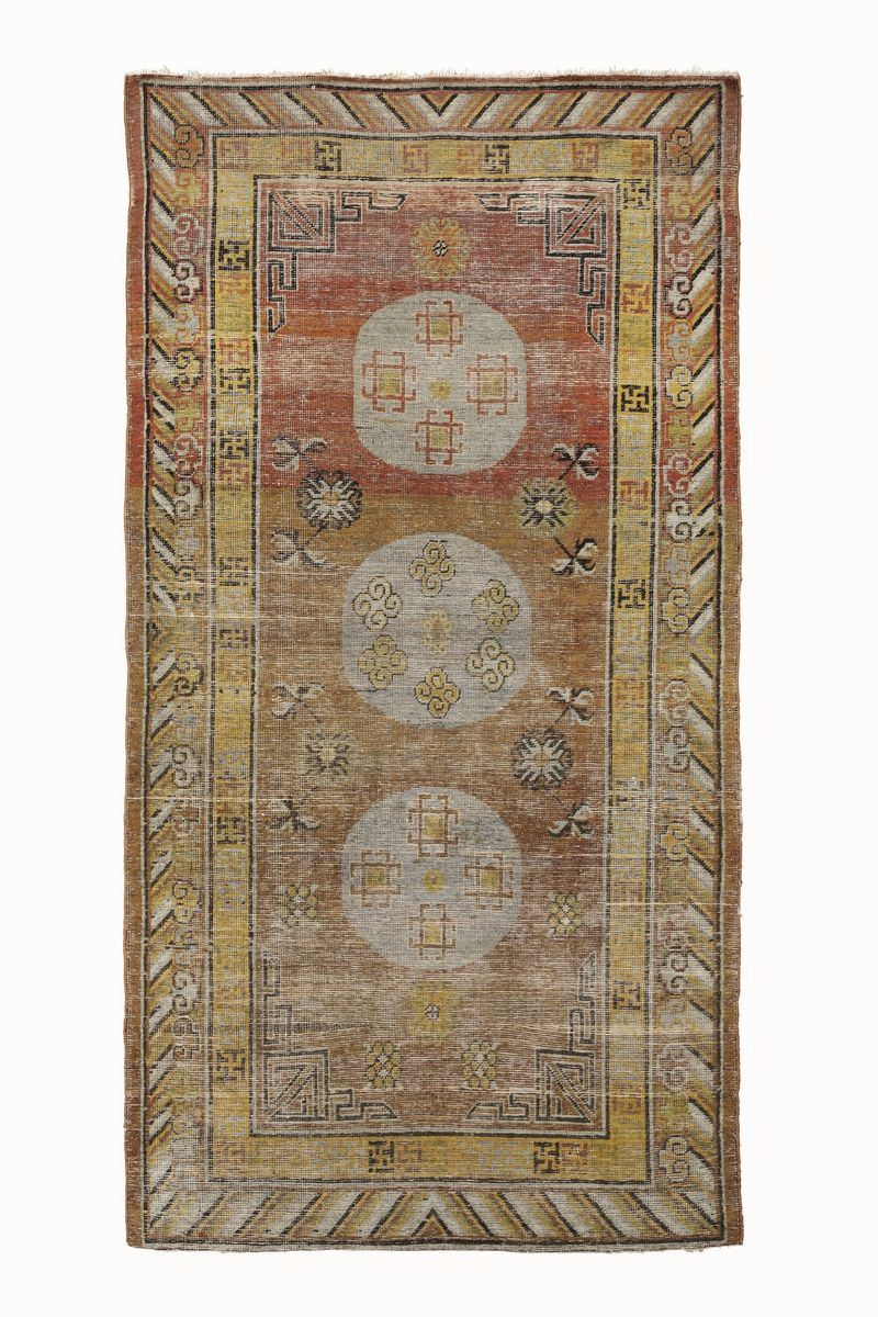 Tappeto Turkestan orientale,inizio XX secolo  - Auction Carpets - Timed Auction - Cambi Casa d'Aste