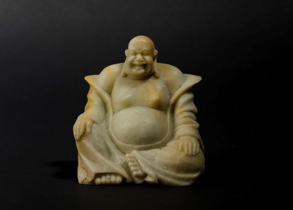Figura di Budai seduto in saponaria, Cina, XX secolo