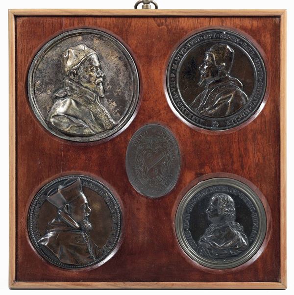 Quattro medaglie in bronzo, di cui due raffiguranti Urbano VIII, le altre due Alessandro VII e il canonico Gian Maria Mazzuchelli