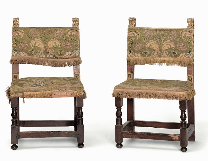 Coppia di sedie in noce, XVII secolo  - Asta Dimore Italiane - Cambi Casa d'Aste