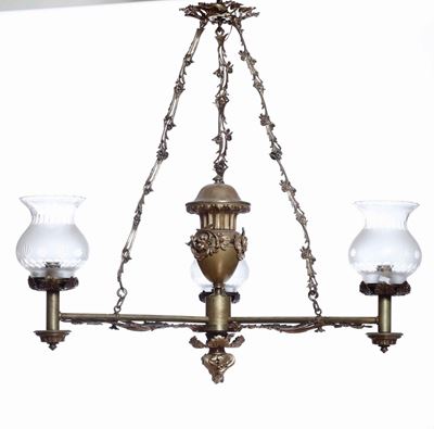 Lampadario in Bronzo Lavorato a Tre Luci