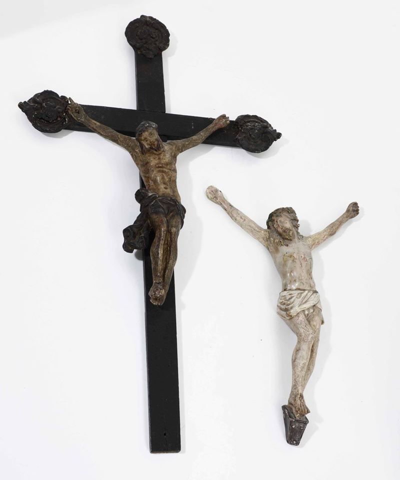 Due crocifissi, uno in stucco policromo e uno in legno. Italia XIX secolo  - Auction Timed Auction | Sculpture - Cambi Casa d'Aste