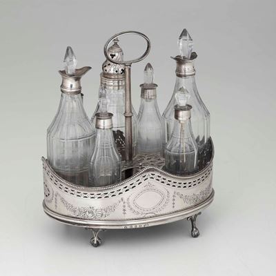 Cruet in Argento Fuso, Sbalzato, Cesellato e Traforato, Vetro Molato e Legno. Londra 1787, Argent...