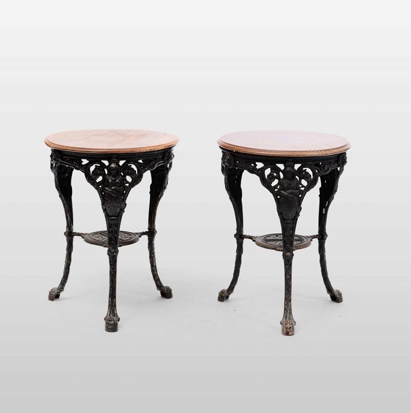 Coppia di tavolini tripodi in ghisa con piani in legno, XIX secolo  - Asta La villa di campagna di Leonardo Botta - II - Cambi Casa d'Aste