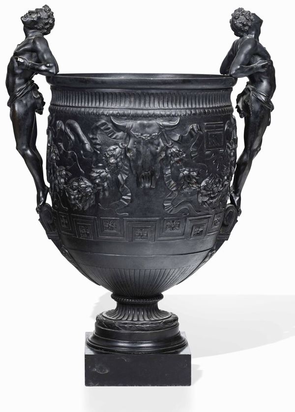 Vaso in bronzo con decori in stile neoclassico. Probabilmente Francia XIX-XX secolo