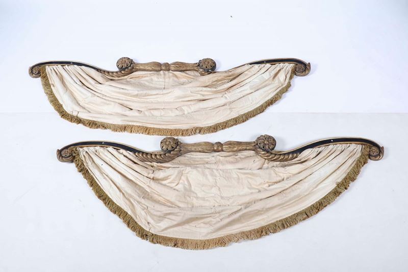 Coppia di mantovane in legno intagliato, dorato e laccato, XIX secolo  - Auction Antiques | Time Auction - Cambi Casa d'Aste