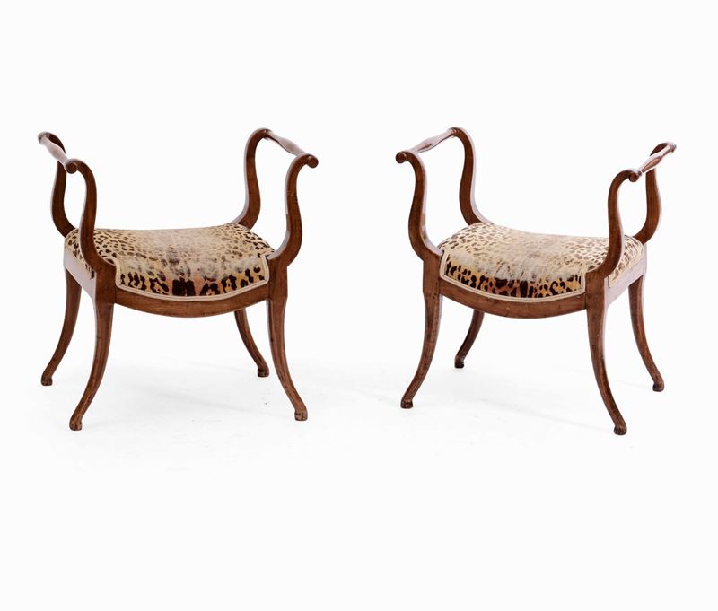 Coppia di panchetti Carlo X in legno con rivestimenti leopardati, XIX secolo  - Asta La villa di campagna di Leonardo Botta - II - Cambi Casa d'Aste