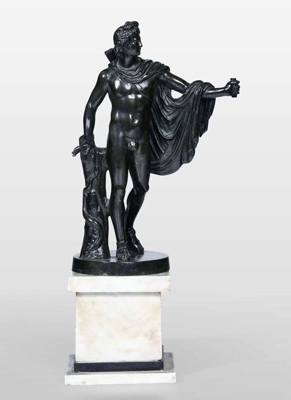 Apollo Belvedere. Scultura in bronzo su base in marmo. Fonditore del XIX-XX secolo