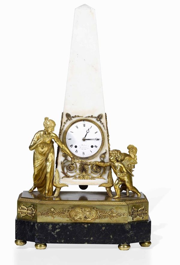 Pendola da tavolo con obelisco in marmo e bronzo dorato, Francia, Robert & Courvoisier, XVIII secolo