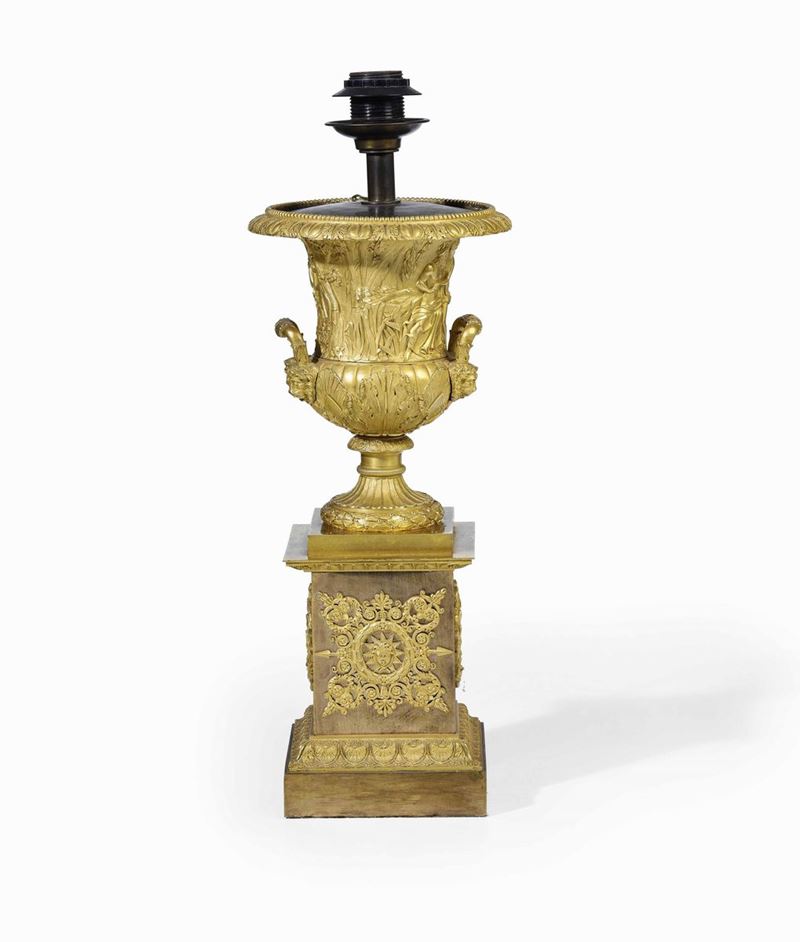 Vaso Medici in bronzo dorato e cesellato, XIX secolo  - Asta La villa di campagna di Leonardo Botta - II - Cambi Casa d'Aste