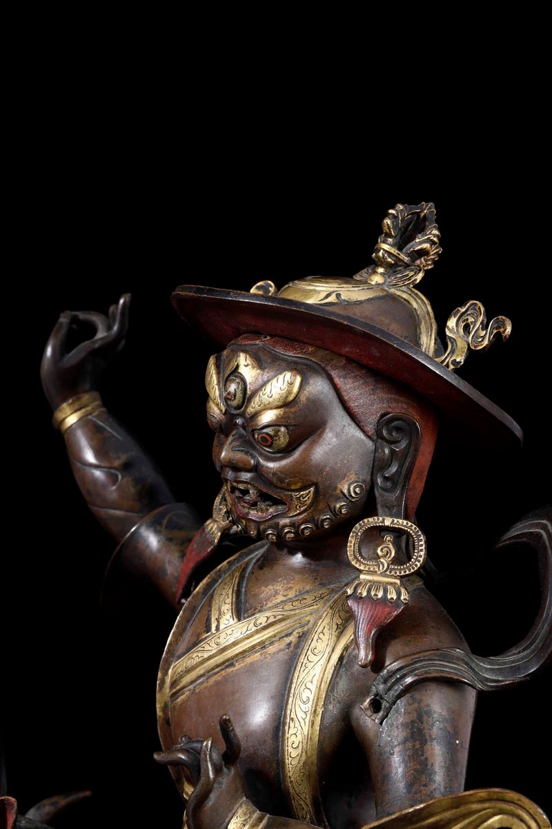 Grande Figura di Palden Lhamo in Bronzo Parzialmente Dorato con Tracce di Policromia, Tibet, Fine...