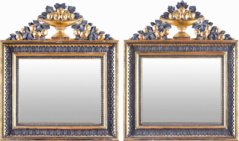 Due specchiere in legno dorato e brunito, Inghilterra, XIX secolo  - Auction The country villa of Leonardo Botta - II - Cambi Casa d'Aste