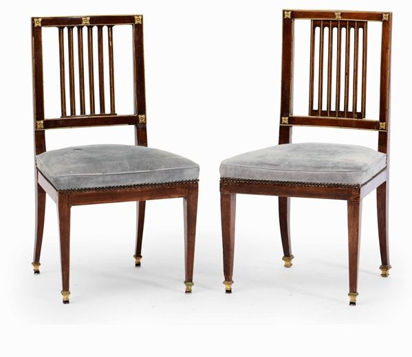 Lotto di due sedie in mogano e legno dorato e due sedie in mogano a ventaglio