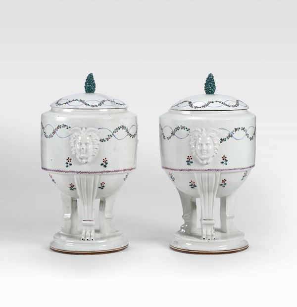 Coppia di vasi con coperchio Napoli, XX secolo