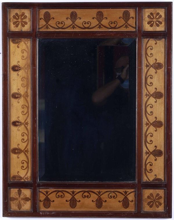 Specchio Carlo X in legno intarsiato in varie essenze, XIX secolo
