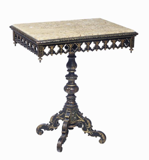 Tavolino in legno dipinto, epoca neogotica, XX secolo