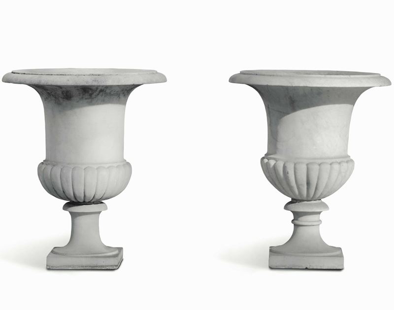 Coppia di grandi vasi medicei Marmo bianco Arte neoclassica del XIX secolo  - Asta Importanti Opere e Arredi - Cambi Casa d'Aste