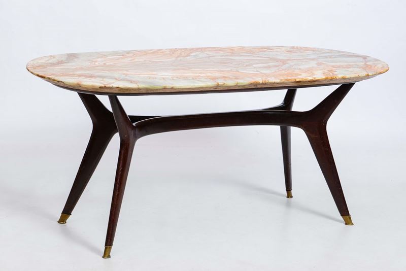 Tavolo ovale con struttura e sostegni in legno, piano in marmo e particolari in ottone.  - Auction Design Lab - Cambi Casa d'Aste