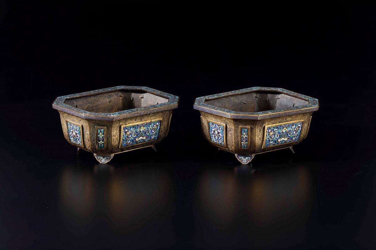 Rara Coppia di Giardiniere in Bronzo Dorato e Placche a Smalti e Cloisonnè con Decori Floreali, C...