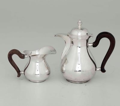 Caffettiera e Brocca in Argento. Argenteria Italiana del XX Secolo, Argentiere Dabbene, Milano