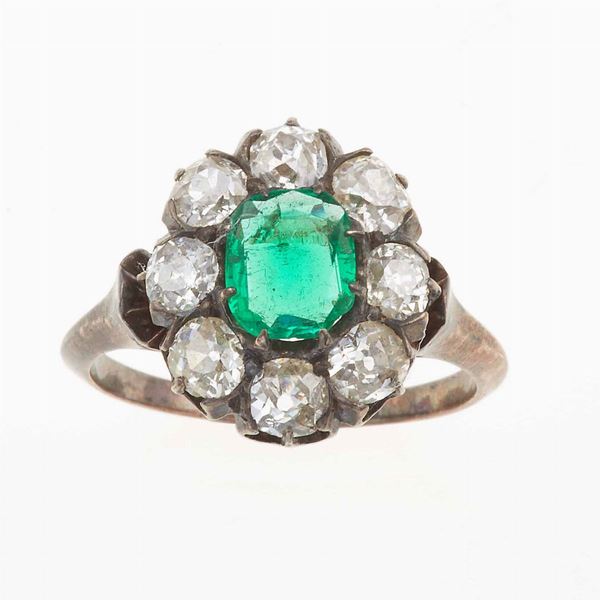 Anello con diamanti di vecchio taglio e smeraldo Colombia di ct 0.55 circa