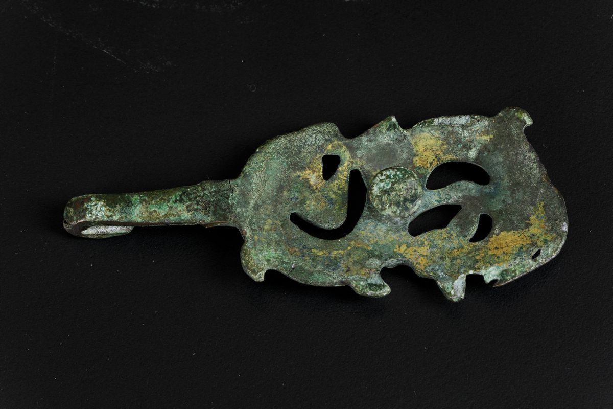 Rara Fibbia in Bronzo con Tracce di Doratura a Foggia di Drago, Cina, Dinastia Shang (1750-1028 a...