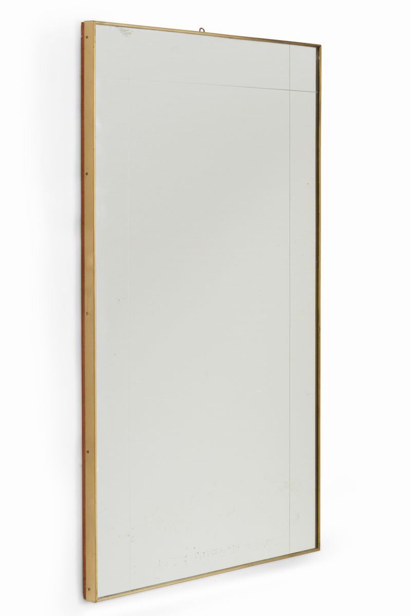 Grande specchiera in vetro con profilo in ottone.  - Auction Design Lab - Cambi Casa d'Aste