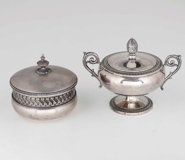 Due zuccheriere in argento con coperchi, XX secolo