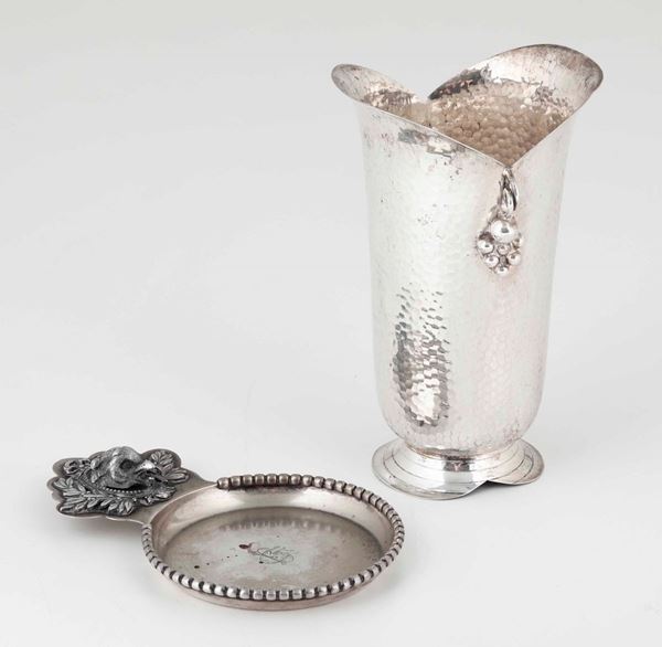 Vasetto in argento e svuotatasche in argeno, XX secolo