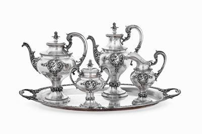 Servizio da Tè e Caffè in Argento Fuso e Cesellato. Argenteria Italiana del XX Secolo.